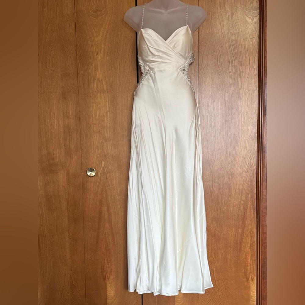 MIGNON Silk Ivory Formal Prom Dress beaded straps open back size 2 Like New
